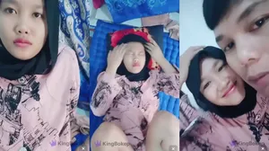 desahan-ukhti-jilbab-live-show-ngewe-merem-melek